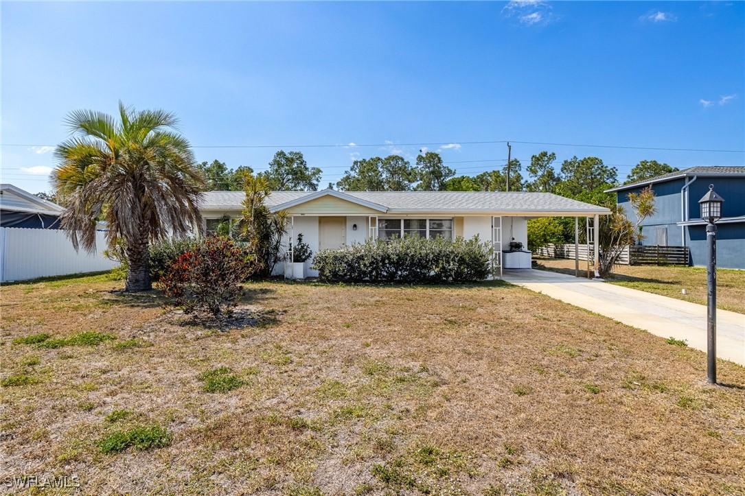 1216 Dunndale St., Lehigh Acres, FL 33936