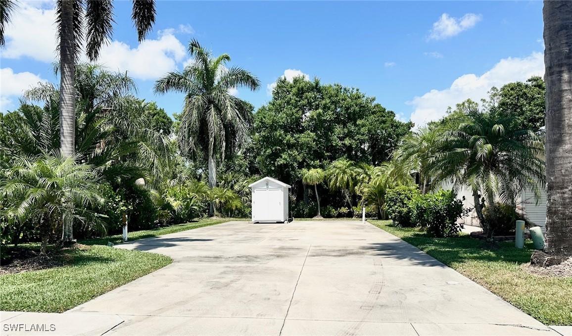 1076 Diamond Lake Cir., Naples, FL 34114