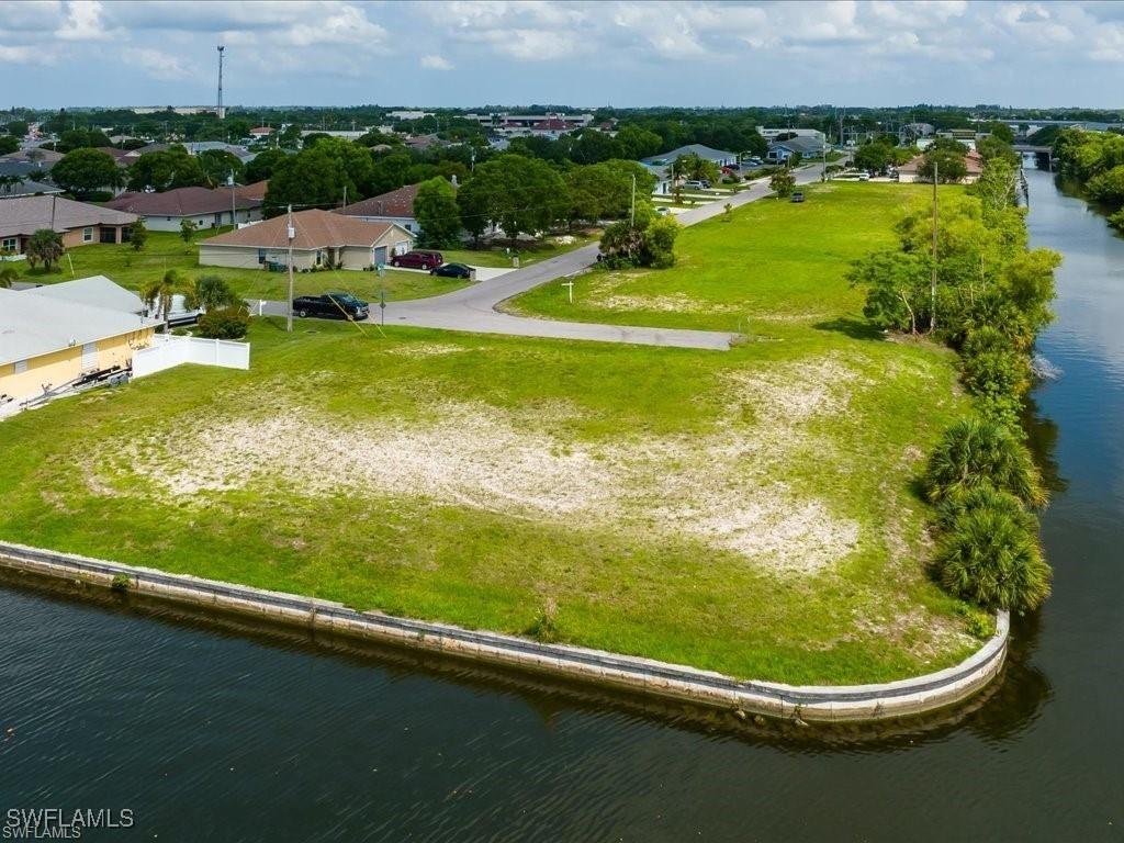 1001 SE 12th Ln., Cape Coral, FL 33990