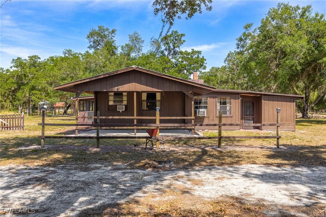 19221 Gwynn Rd., North Fort Myers, FL 33917