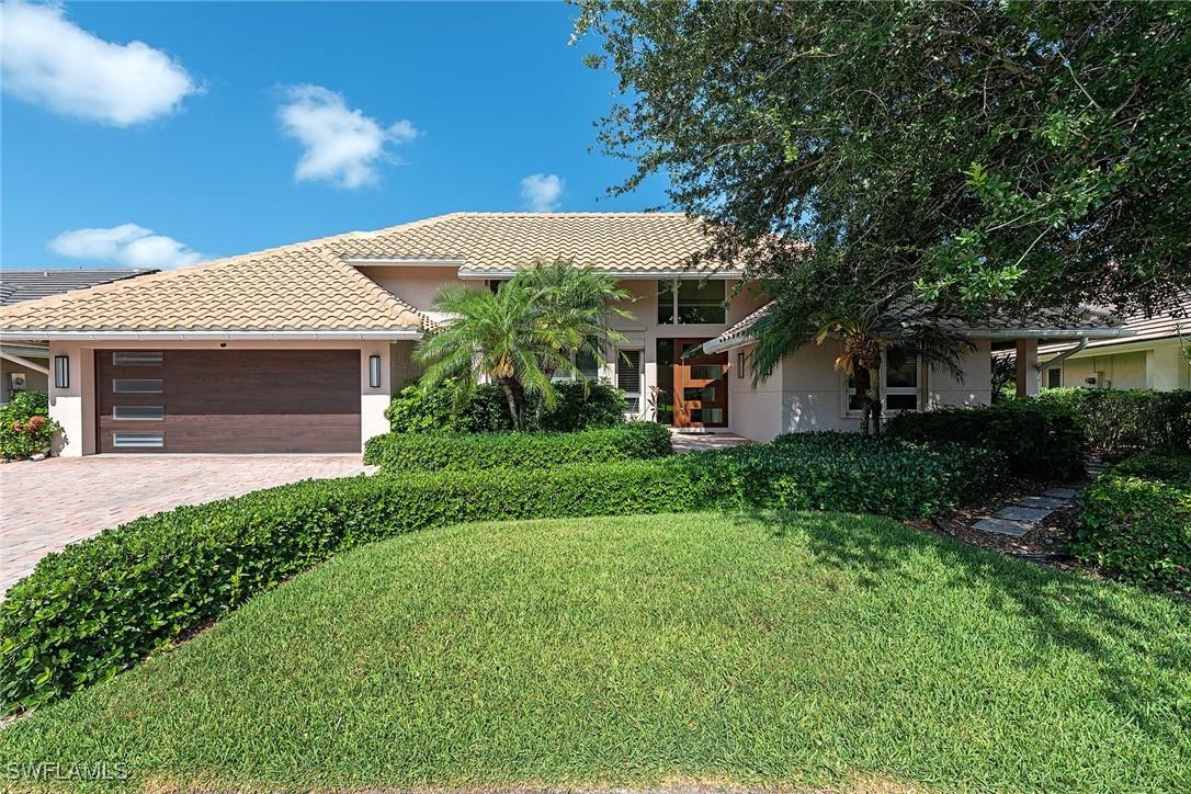 805 Pine Village Ln., Naples, FL 34108