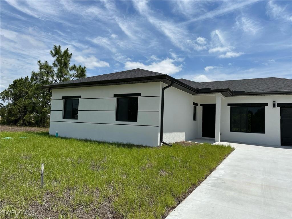901 Oxford Ave., Lehigh Acres, FL 33974