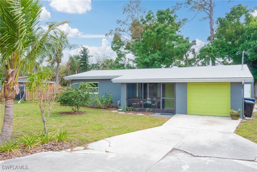 1877 Queen Ct., North Fort Myers, FL 33917