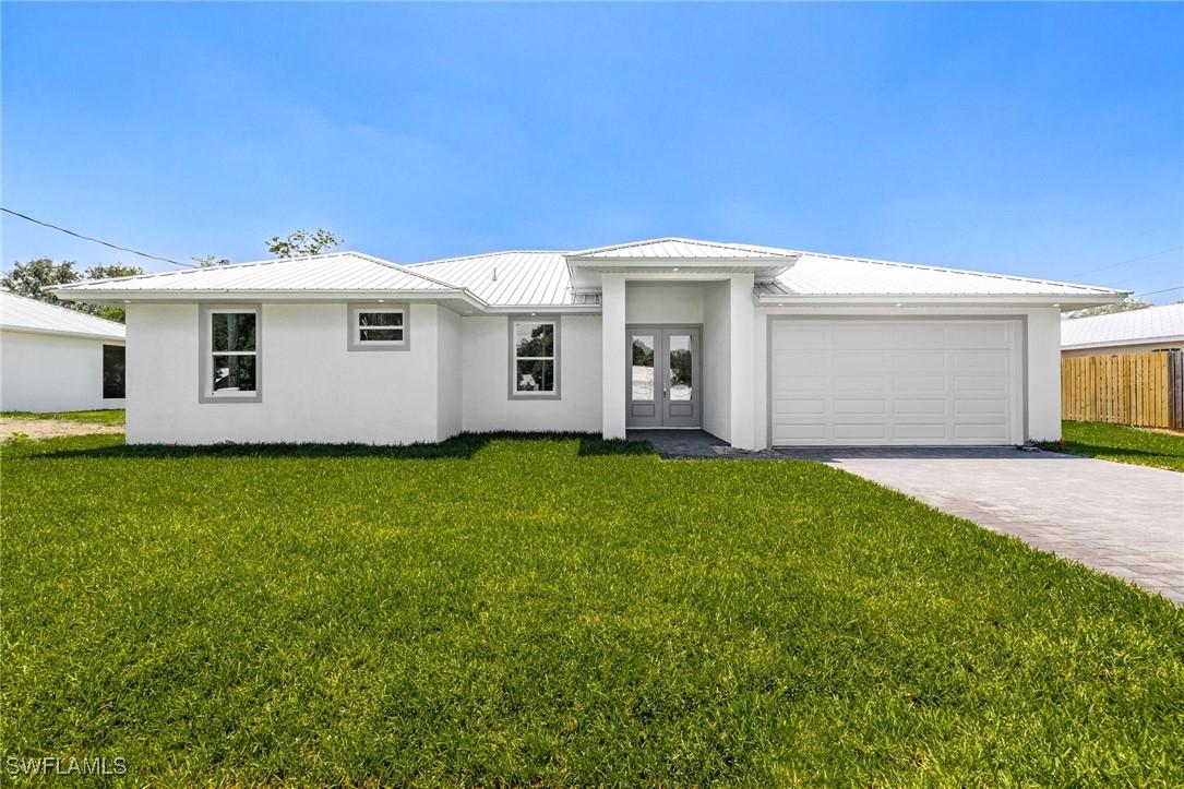 385 4th Ave., Labelle, FL 33935