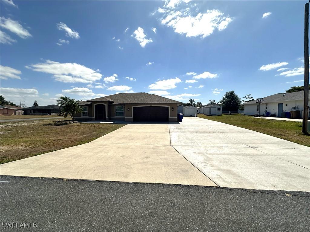 401 Candlewick Cir., Lehigh Acres, FL 33936