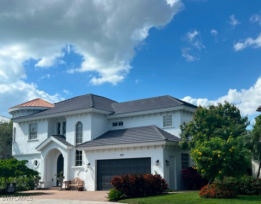 1947 Gordon River Ln., Naples, FL 34104