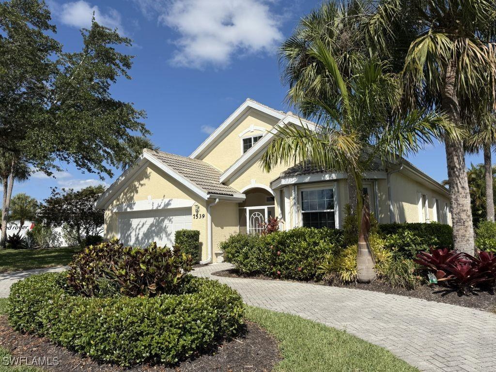 7539 Berkshire Pines Dr., Naples, FL 34104
