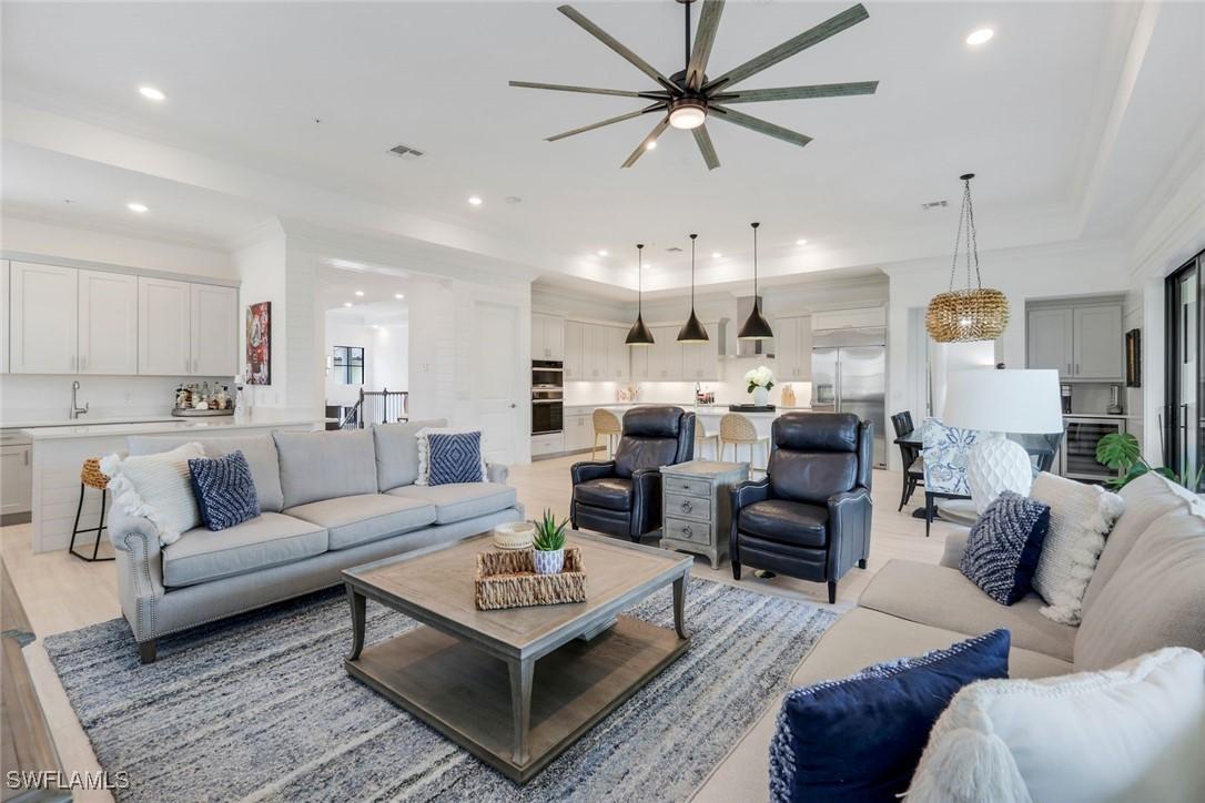 2472 Breakwater Way #11-202, Naples, FL 34112