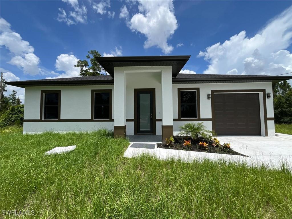 463 Latic Ave., Lehigh Acres, FL 33974
