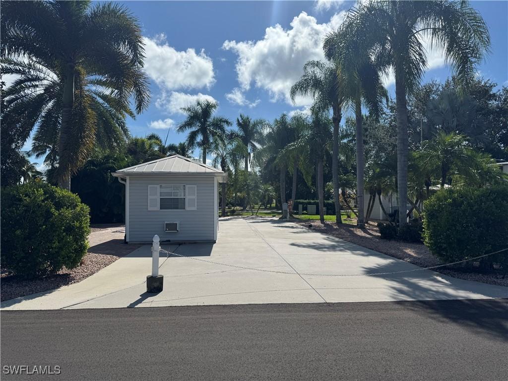 5990 Maplewood Ct., Fort Myers, FL 33905
