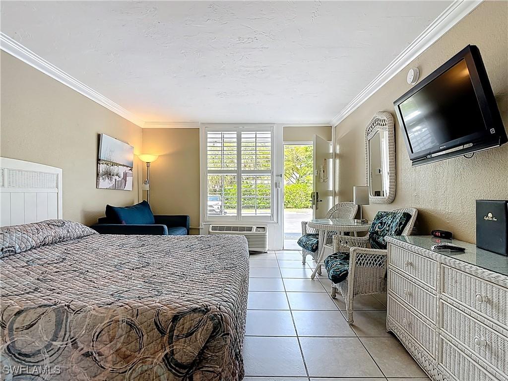 2555 Tamiami Tr. #111, Naples, FL 34103