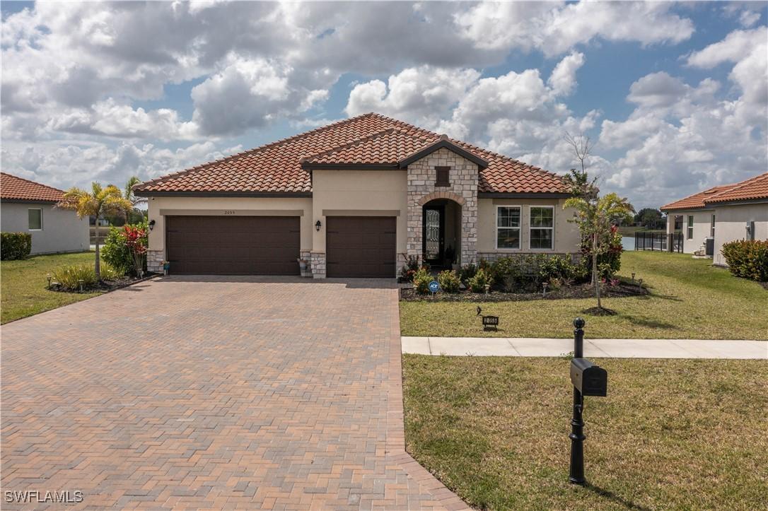 2055 Grove Dr., Naples, FL 34120