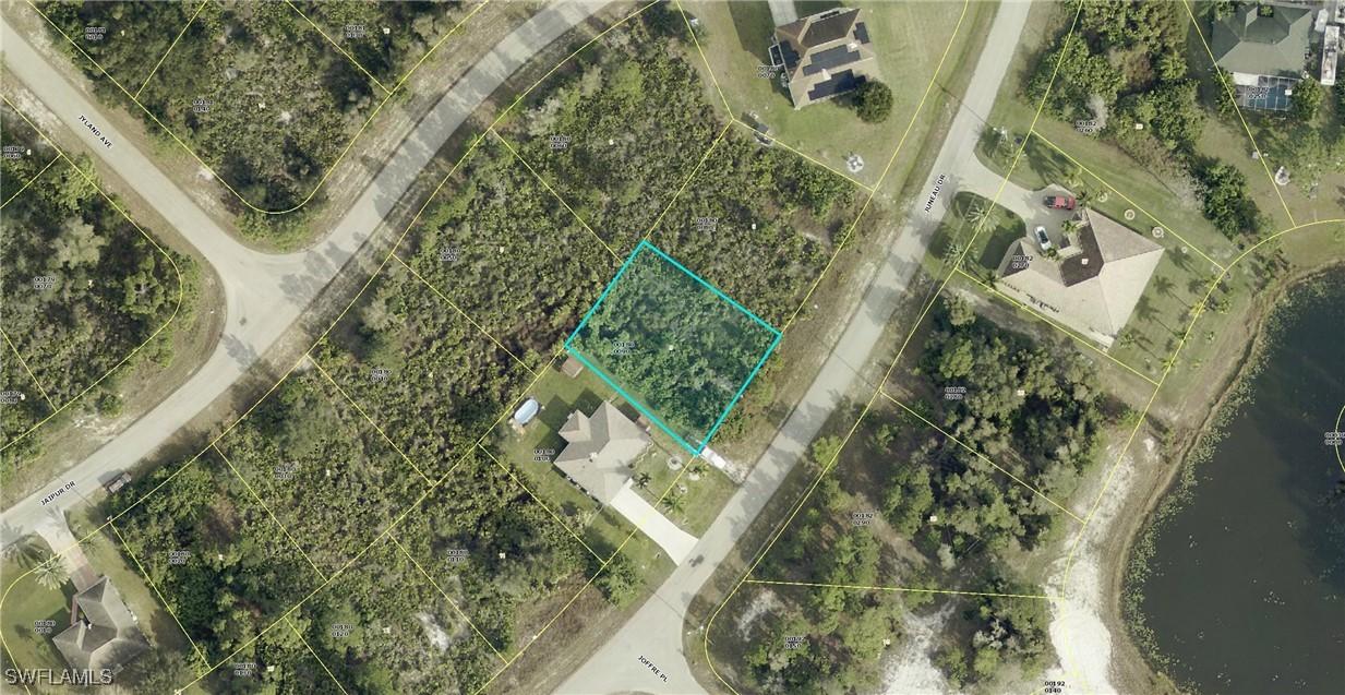 421 Juneau Dr., Lehigh Acres, FL 33974