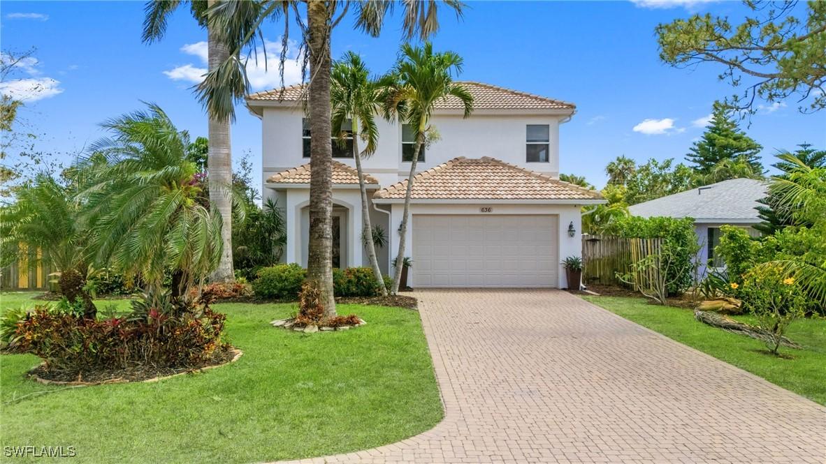 636 102nd Ave., Naples, FL 34108