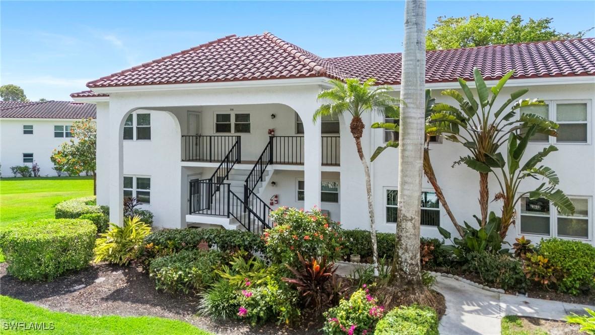 1053 Forest Lakes Dr. #J206, Naples, FL 34105