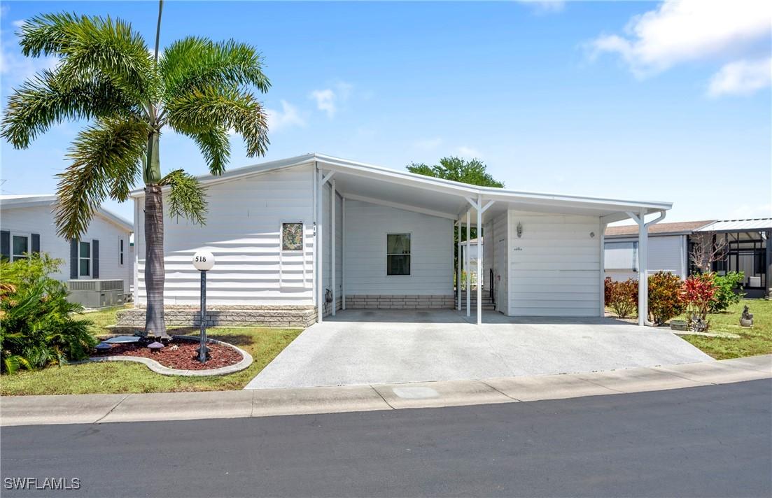 518 Misty Ln., North Fort Myers, FL 33903