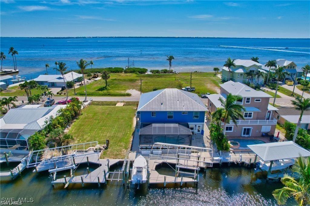 3420 1st Ave., St James City, FL 33956