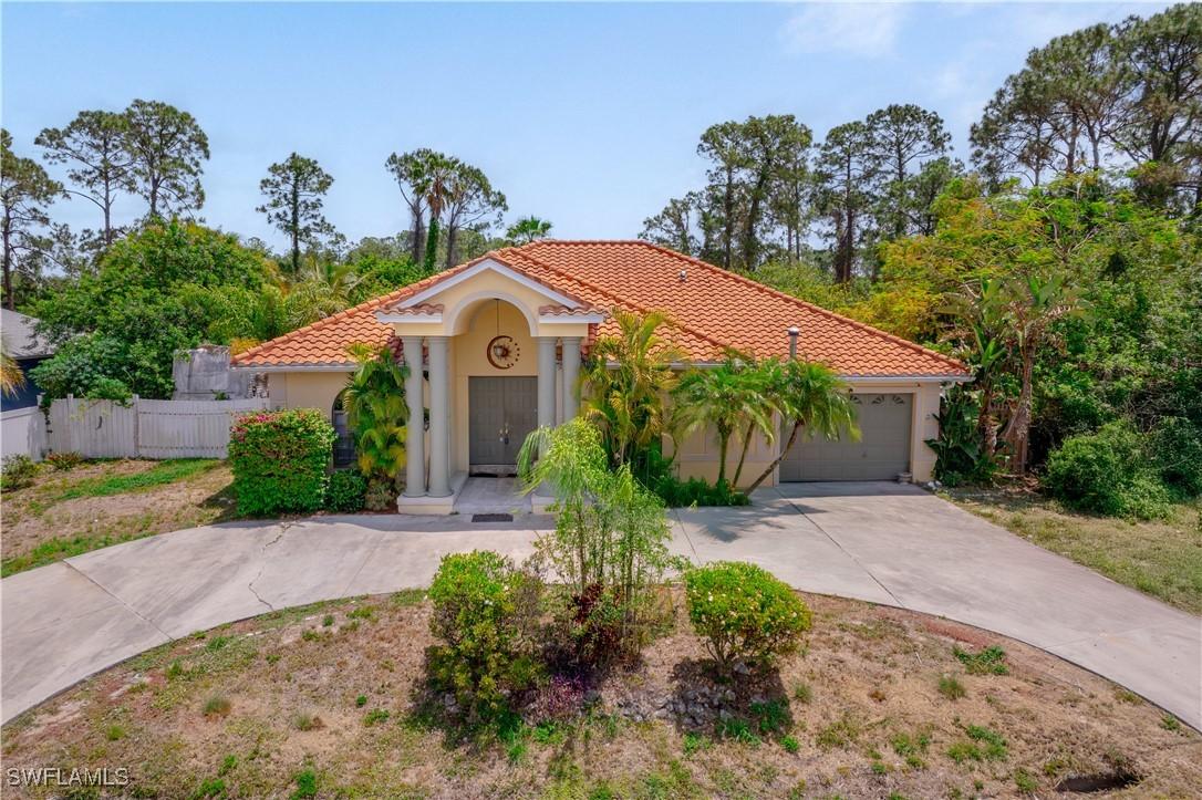 810 Mcarthur Ave., Lehigh Acres, FL 33936