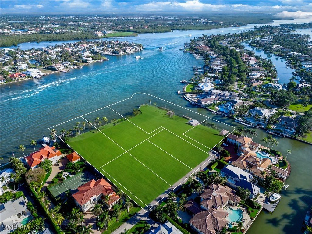 820 Jamaica Ln., Naples, FL 34102