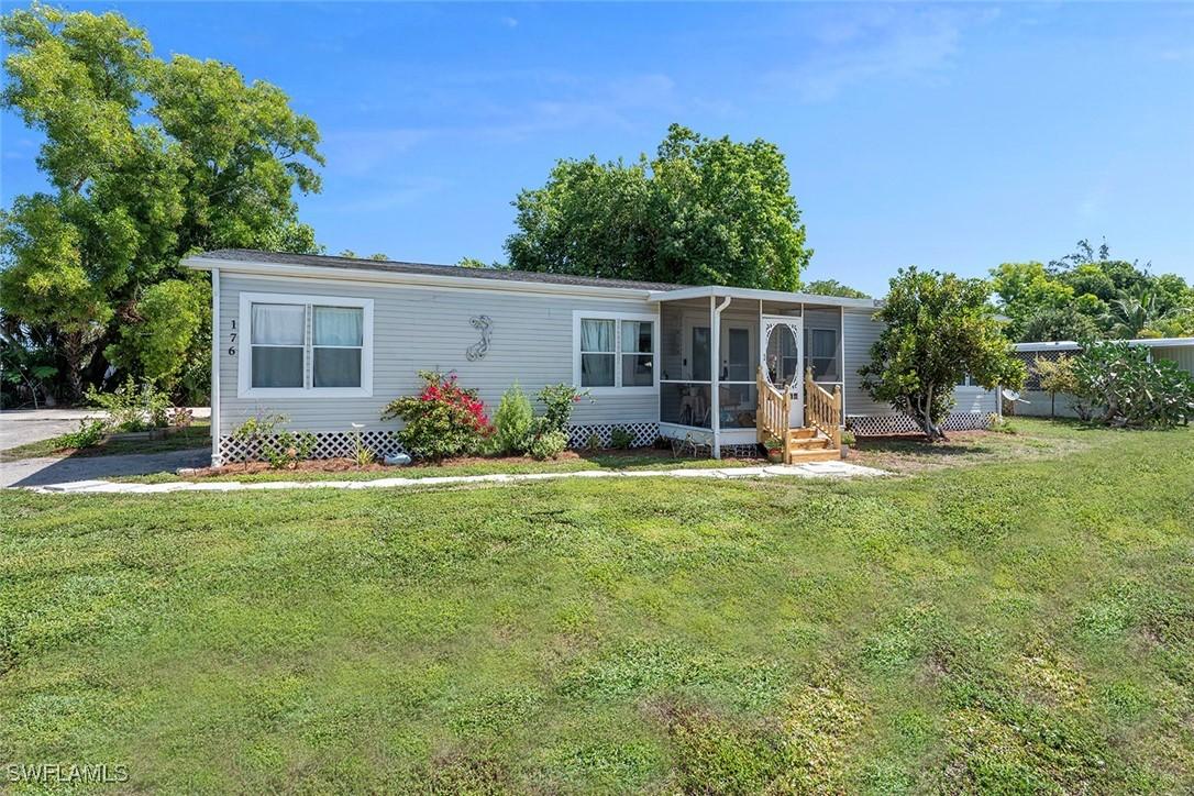 176 Andrea Ln., Naples, FL 34114