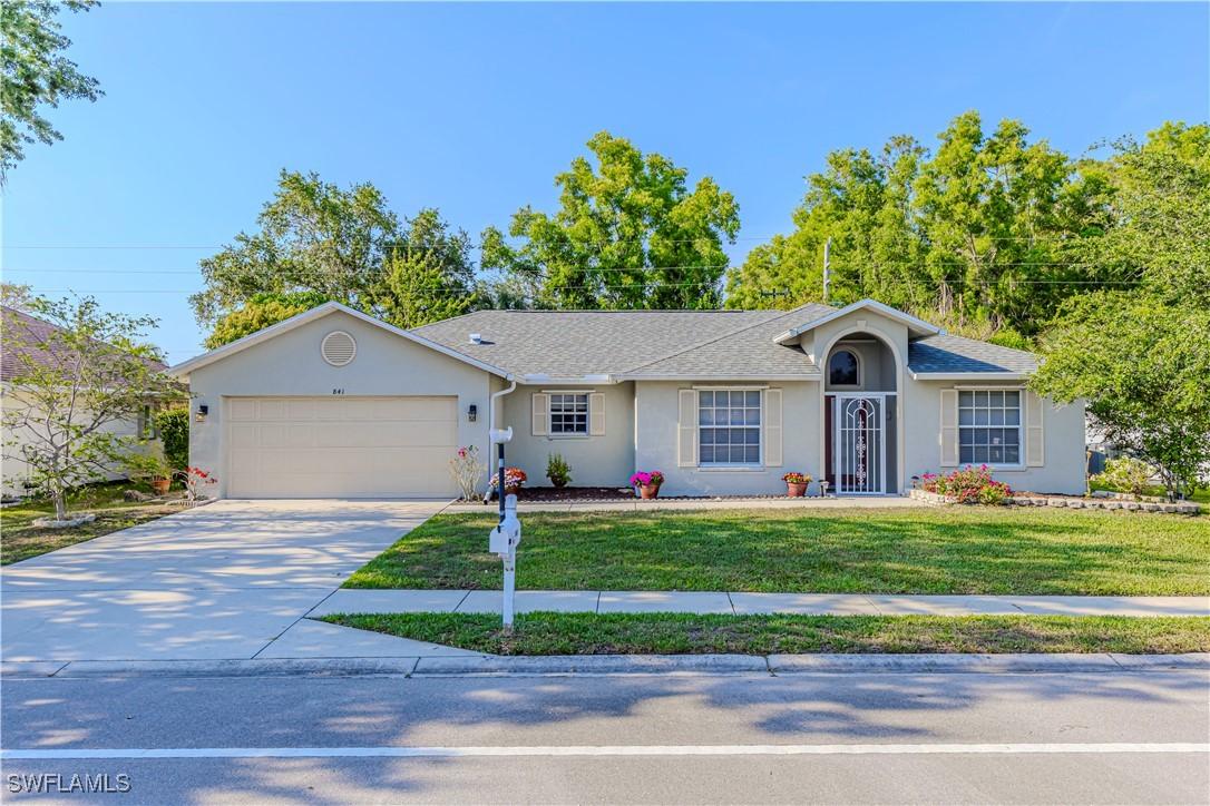 841 Charlemagne Blvd., Naples, FL 34112