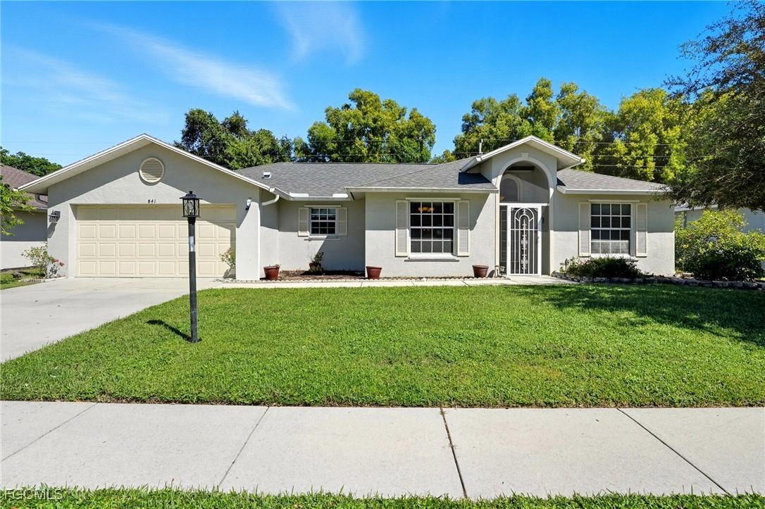 841 Charlemagne Blvd., Naples, FL 34112