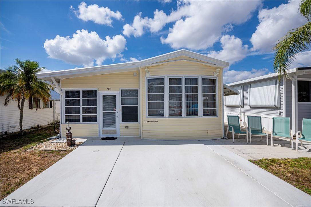 90 Lofty Ln., North Fort Myers, FL 33903