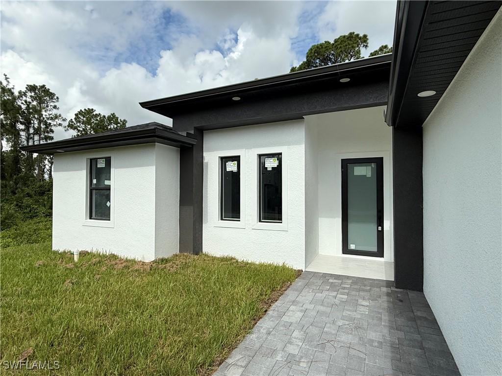 512 Genesee Ave., Lehigh Acres, FL 33974