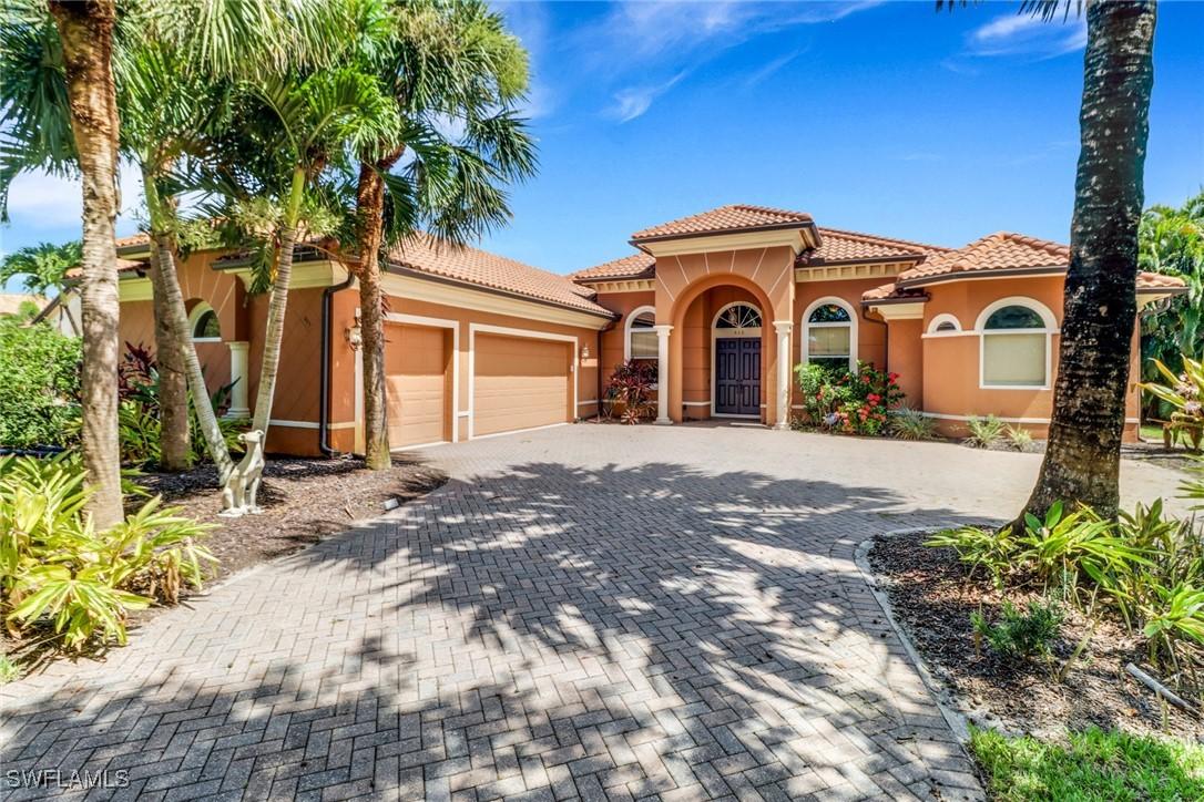 415 Saddlebrook Ln., Naples, FL 34110