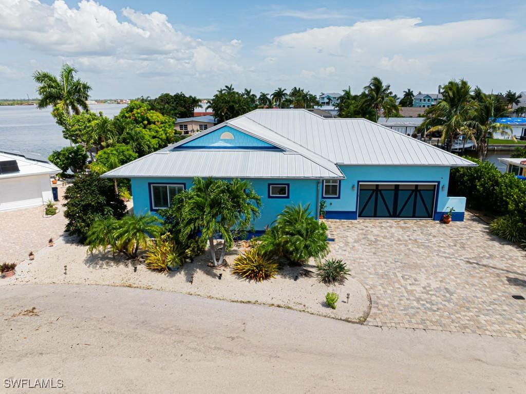2743 Janet St., Matlacha, FL 33993