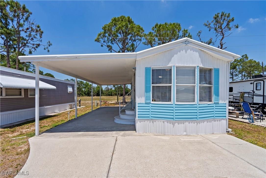 242 Caravan Cir., North Fort Myers, FL 33903