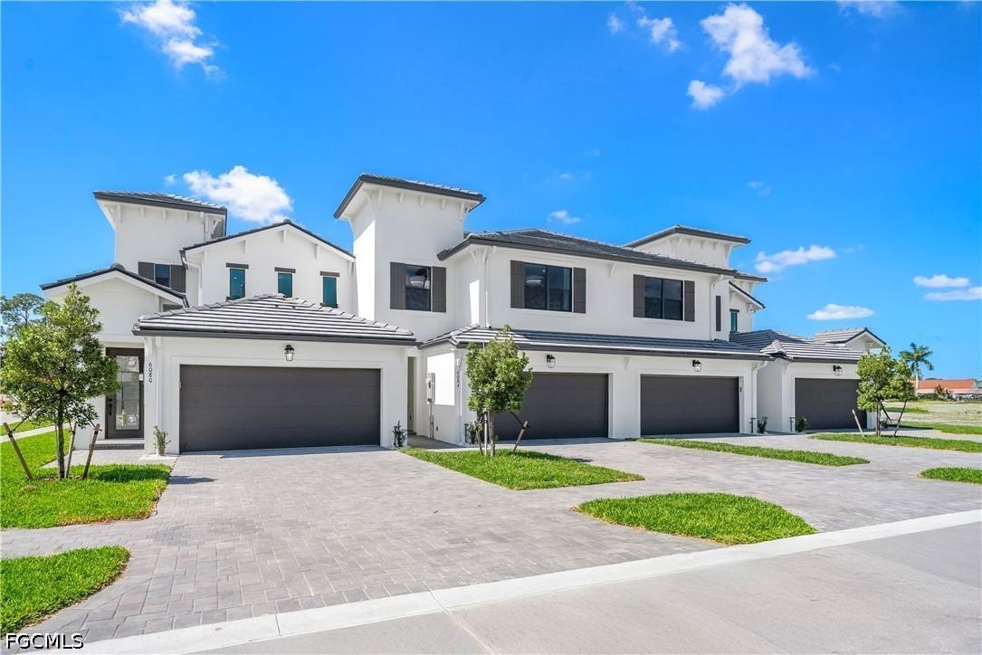 6093 Barbara Cir., Naples, FL 34112