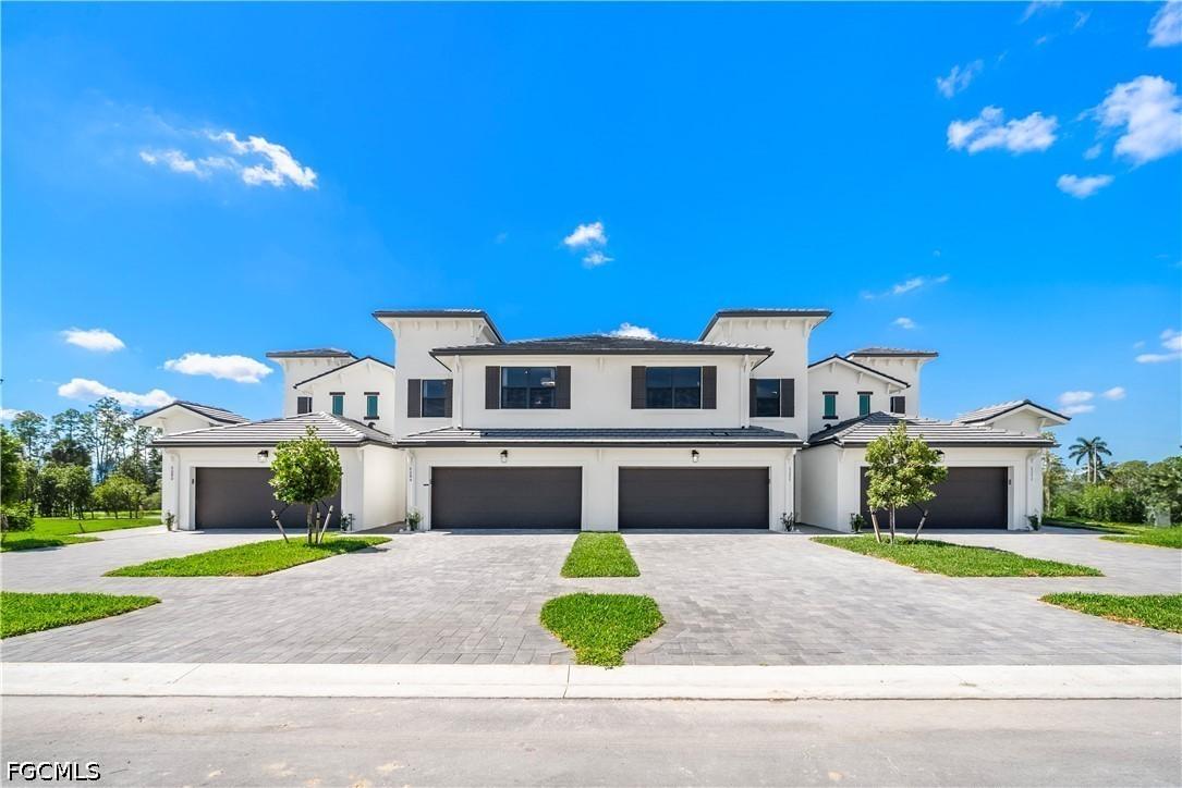 6085 Barbara Cir., Naples, FL 34112