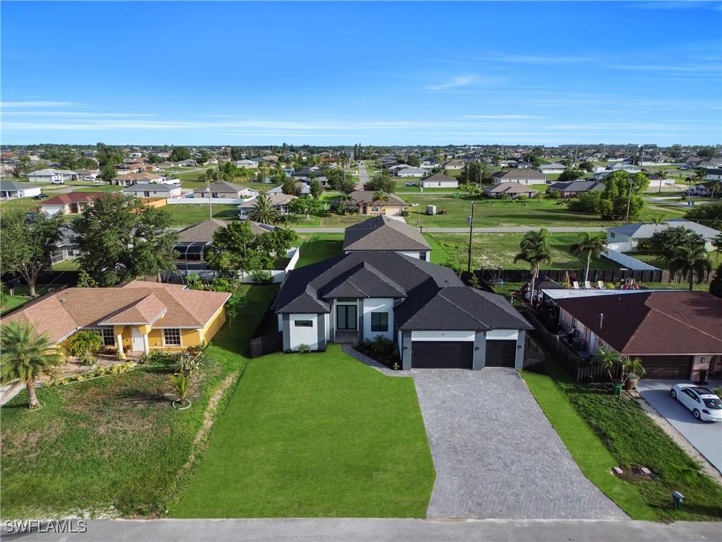 30 NE 11th Ln., Cape Coral, FL 33909