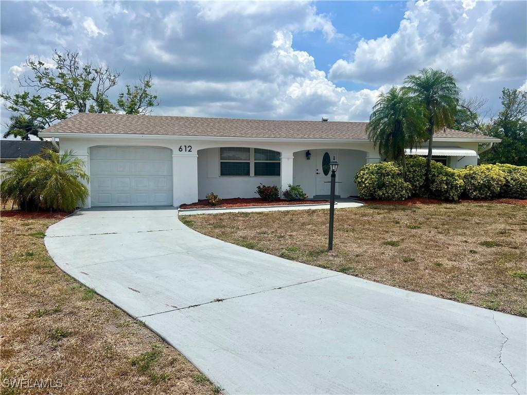 612 Grandview Ct., Lehigh Acres, FL 33936
