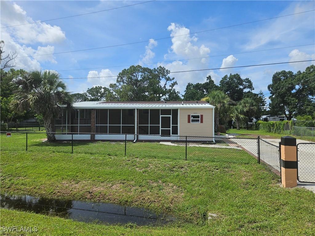 2425 Case Ln., North Fort Myers, FL 33917