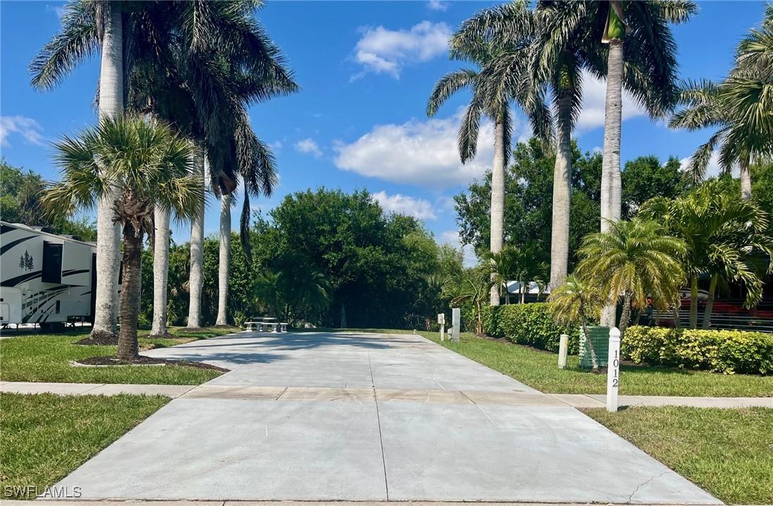 1012 Diamond Lake Cir., Naples, FL 34114