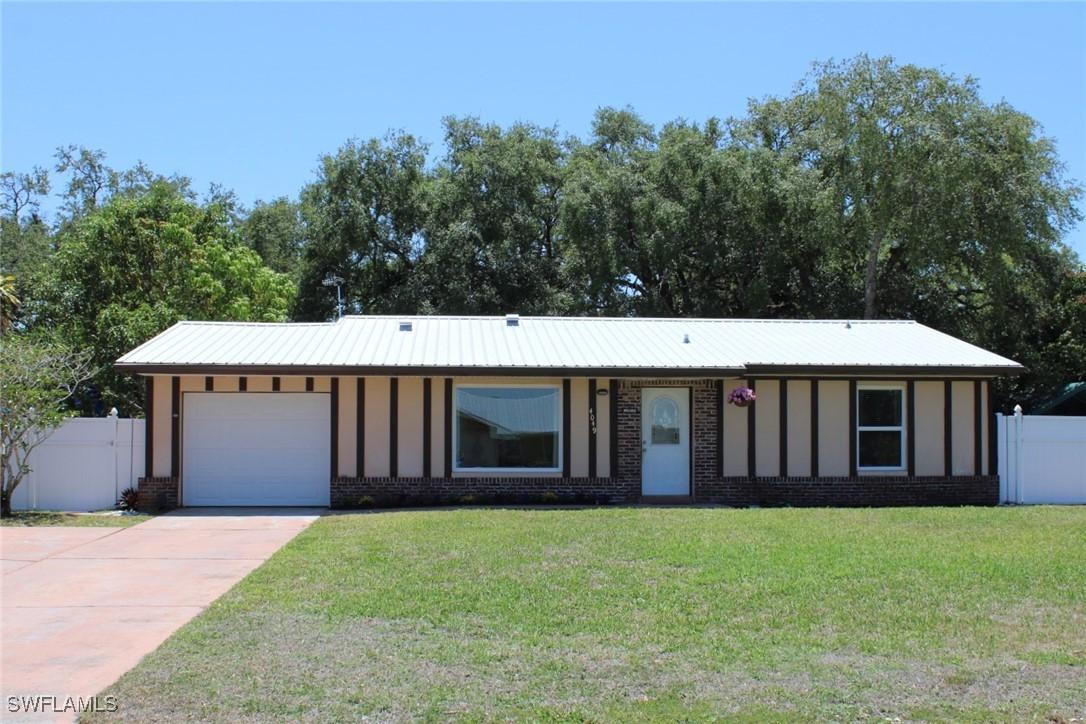4049 Rainbow Cir., Labelle, FL 33935