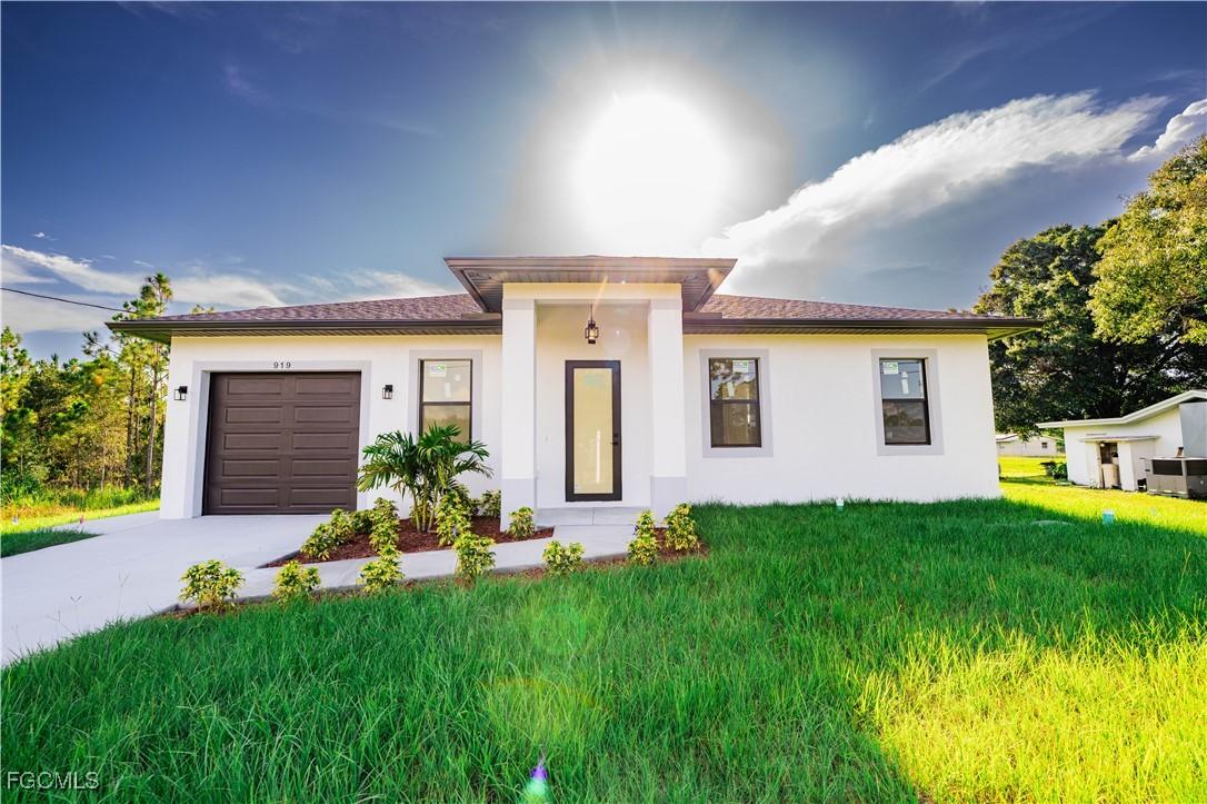 919 Glenn Ave., Lehigh Acres, FL 33972