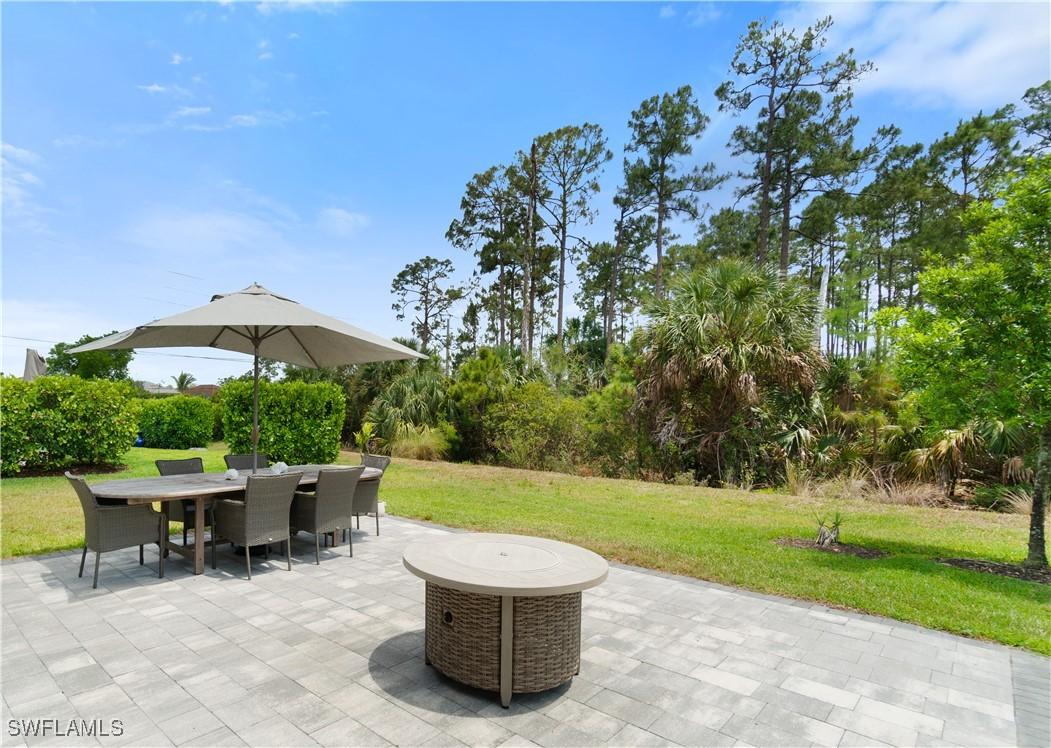 9519 Foxglove Ln., Naples, FL 34120