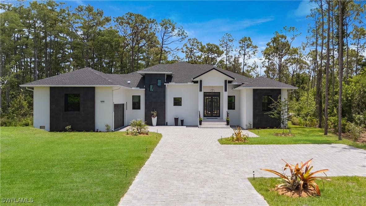 24131 Cock Robin Ln., Bonita Springs, FL 34135