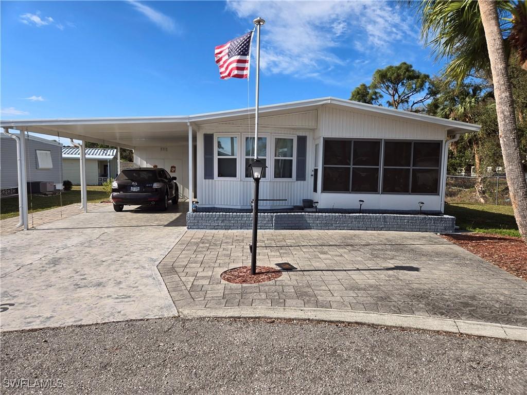 366 Middlecoff Ct., North Fort Myers, FL 33903