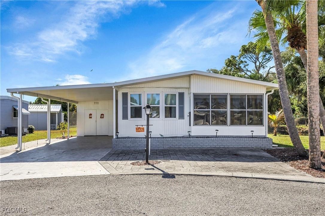 366 Middlecoff Ct., North Fort Myers, FL 33903