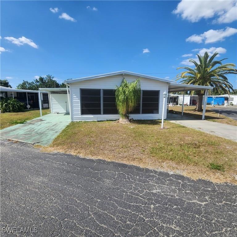 217 Fireball Ln., North Fort Myers, FL 33917
