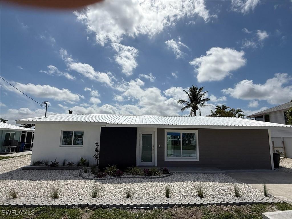 2823 Janet St., Matlacha, FL 33993