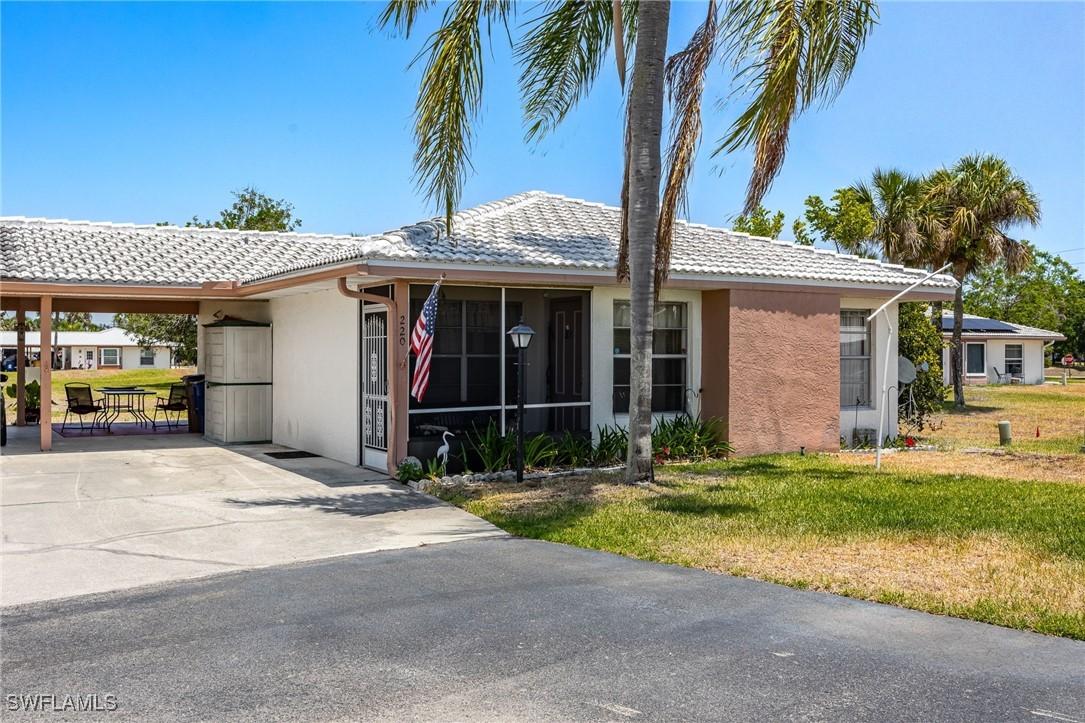 220 Oakmont Pkwy., Lehigh Acres, FL 33936