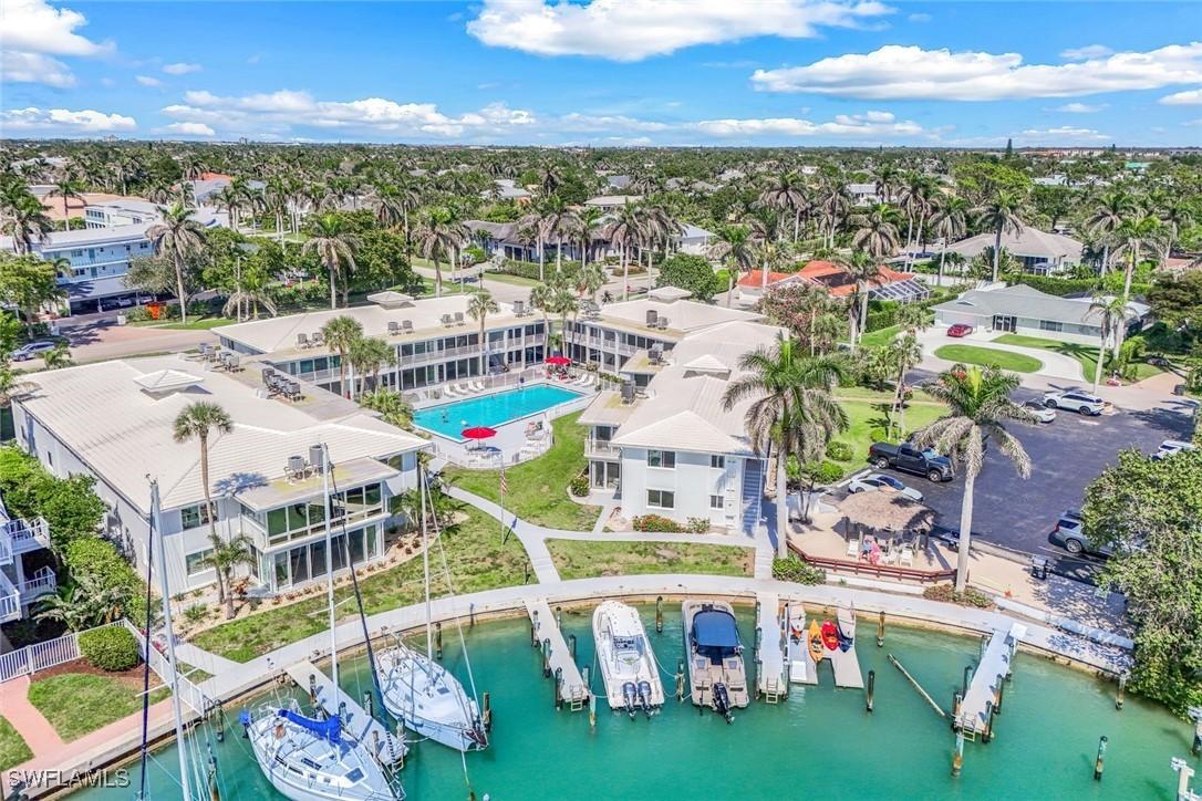 386 Harbour Dr., Naples, FL 34103