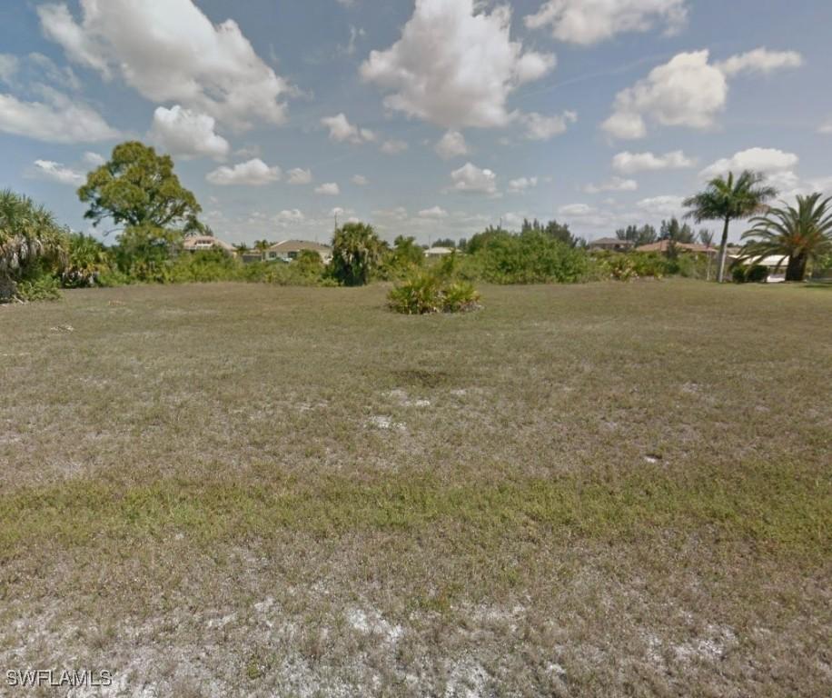 3305 NW 17th Ln., Cape Coral, FL 33993