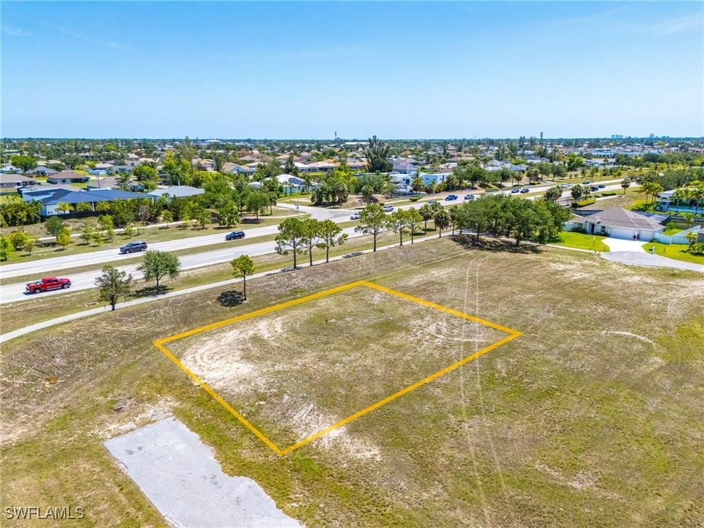 2417 SW 11th Pl., Cape Coral, FL 33914