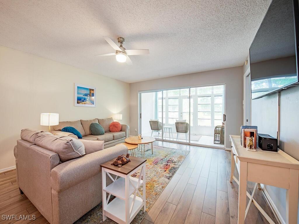208 Furse Lakes Cir. #D6, Naples, FL 34104